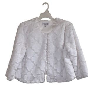 Signatureby Robbie Bee Jacket, Top Woman Medium NWT, White faux furry